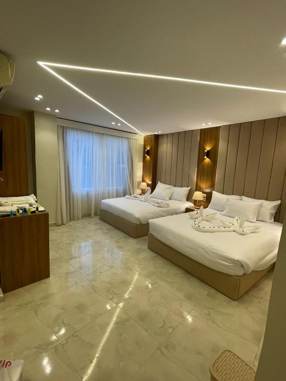 White House Pyramids view - 5