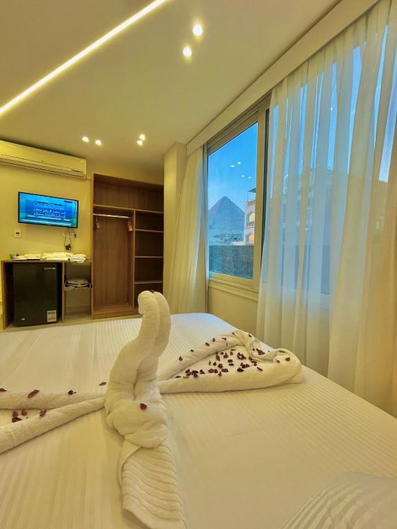 White House Pyramids view - 4