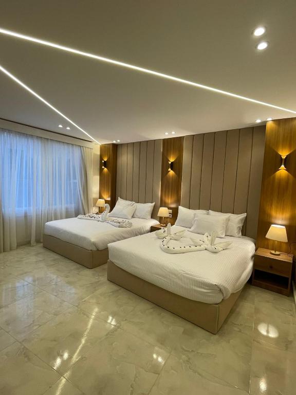 White House Pyramids view - 3