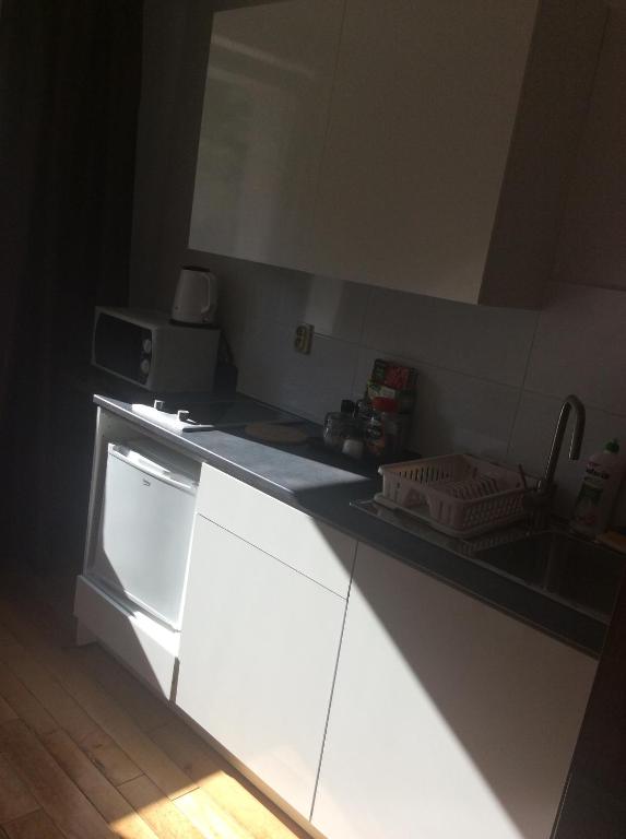 Kuchyňa alebo kuchynka v ubytovaní mika rooms - 22 Korotynskiego Street
