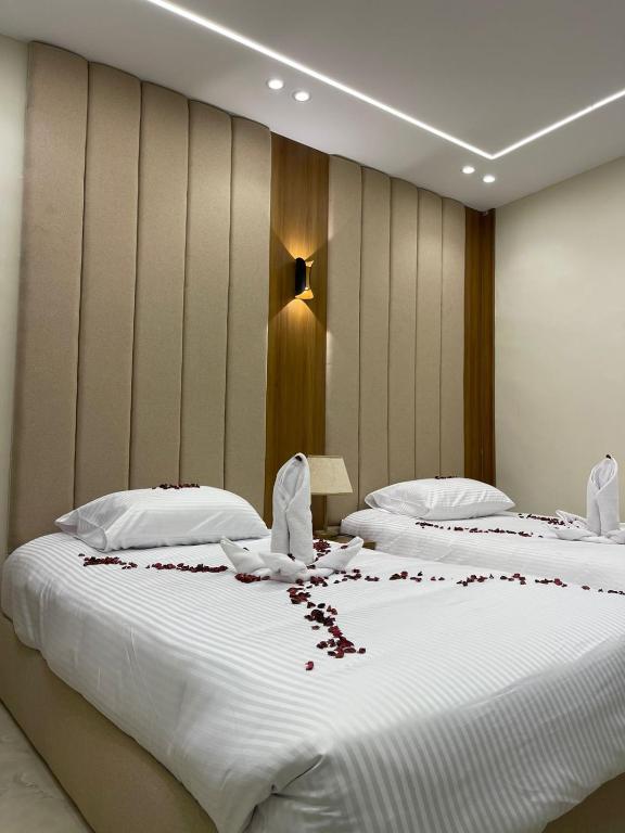 White House Pyramids view - 10