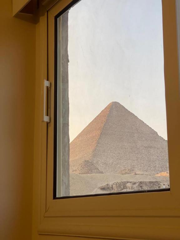 White House Pyramids view - 14