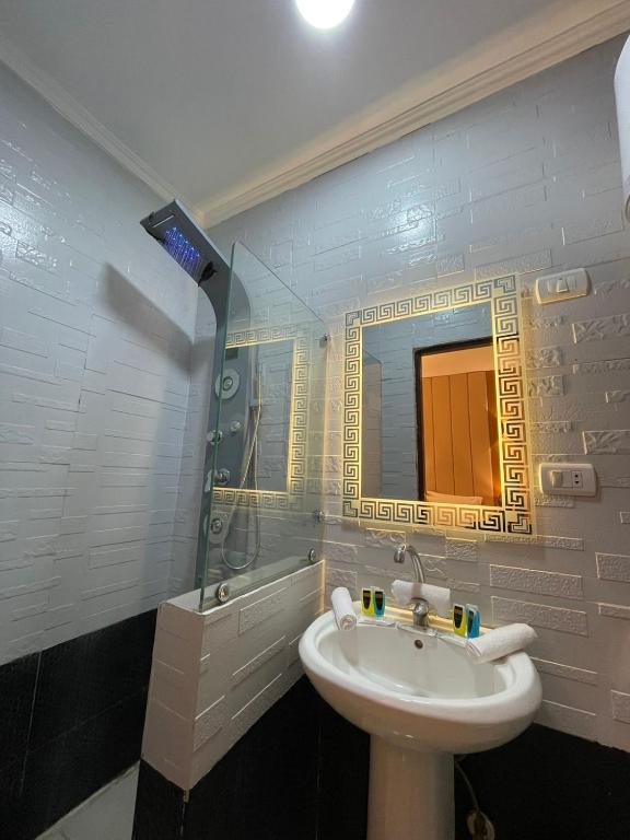 White House Pyramids view - 16