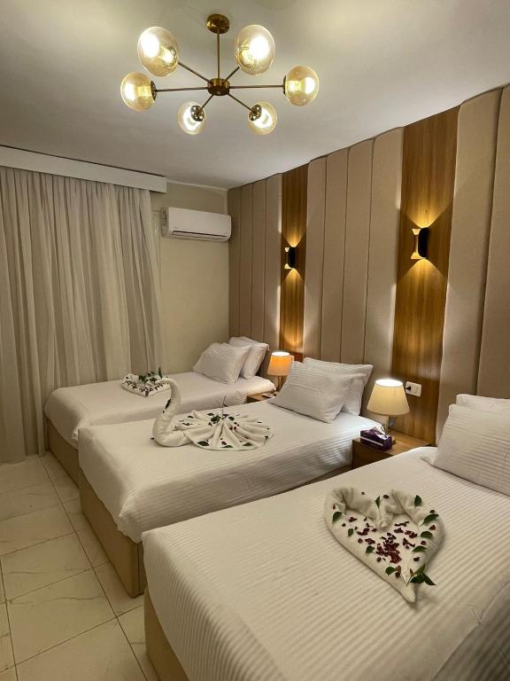 White House Pyramids view - 18