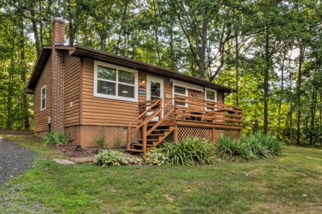 Private mountain cabin w/ neighborhood lake access, Stanardsville