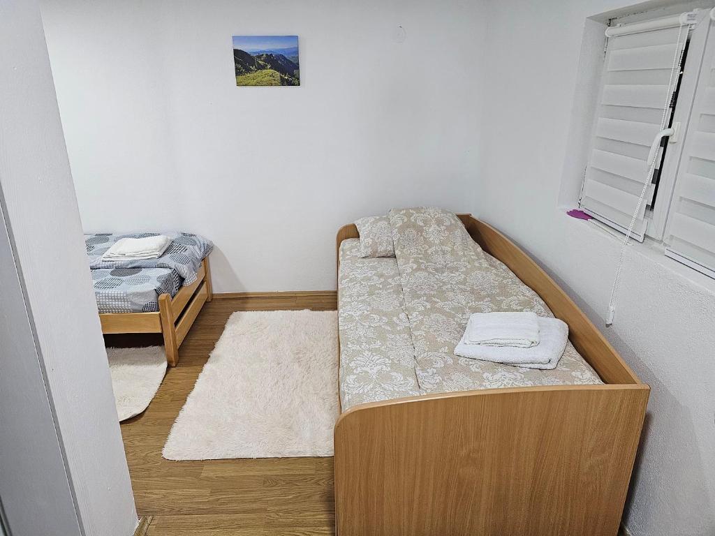 Postel nebo postele na pokoji v ubytování KUĆA VASILJEVIĆA 064/16 88 141