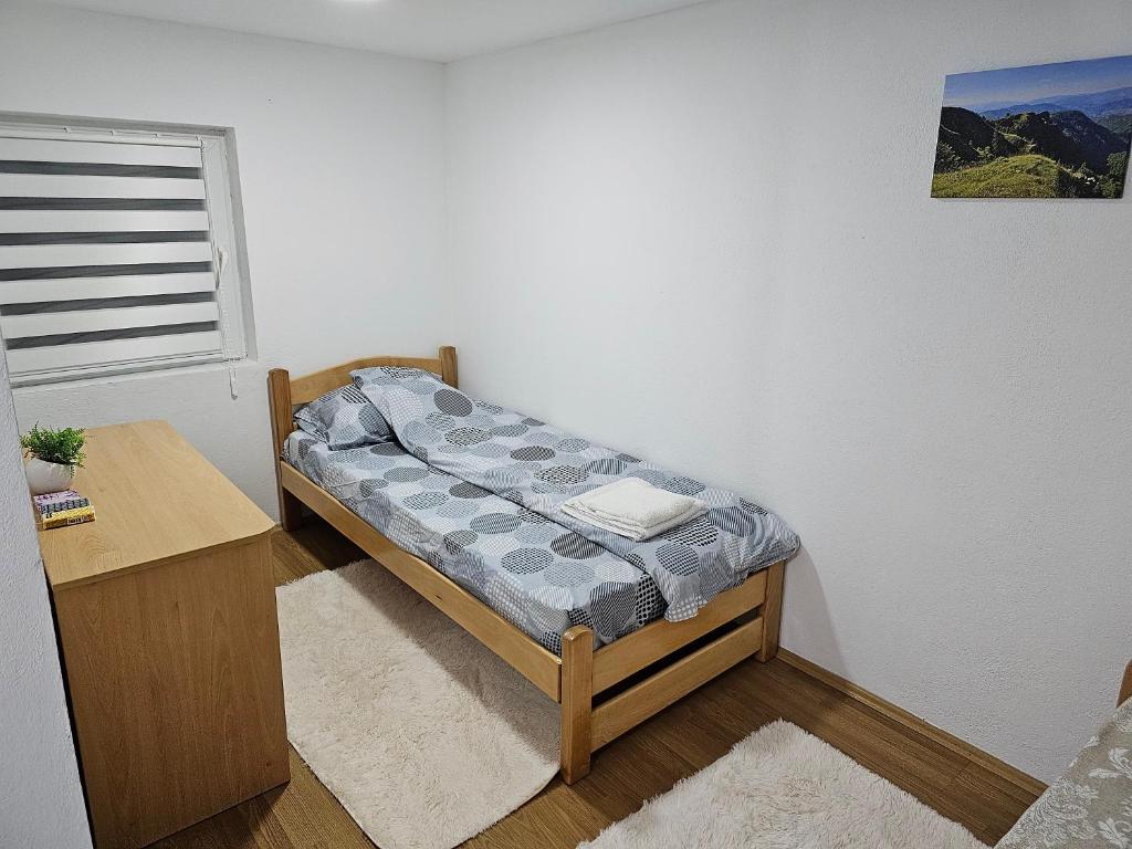 Postel nebo postele na pokoji v ubytování KUĆA VASILJEVIĆA 064/16 88 141