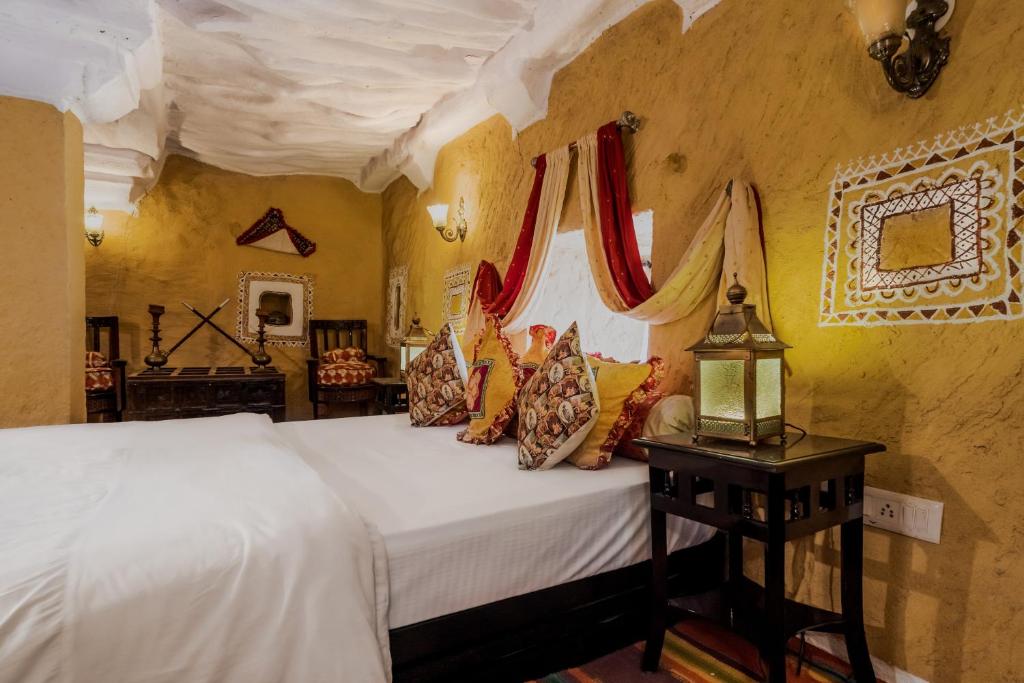 Postel nebo postele na pokoji v ubytování Hotel Desert Boy's - Royal Stay On Fort