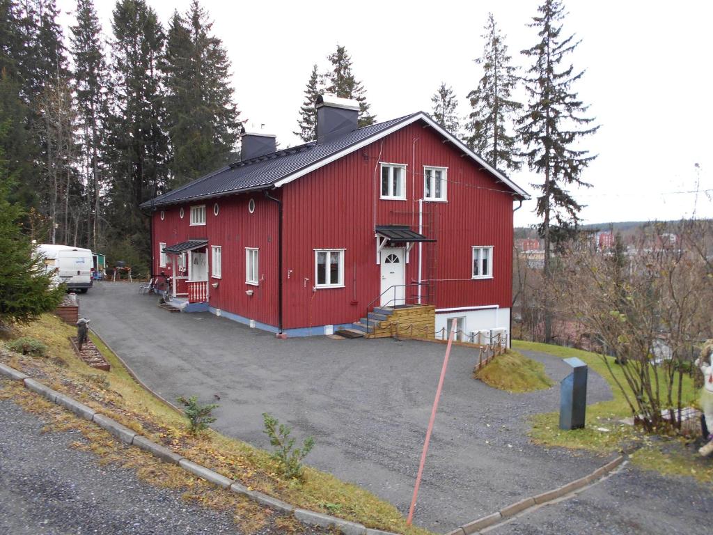 a red barn with a van parked in front of it at Perniön Majoitus 6 in Perniö