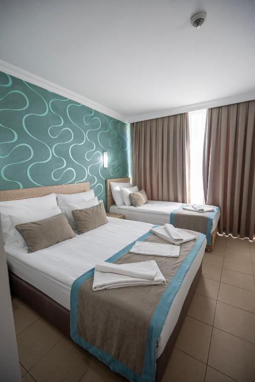 Postel nebo postele na pokoji v ubytování Side Löwe Hotel