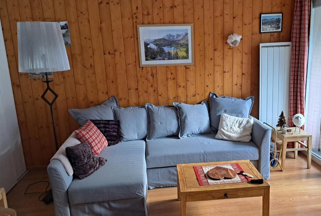Appartement 2 chambres avec jardinet, piscine vue sur la montagne - Housity