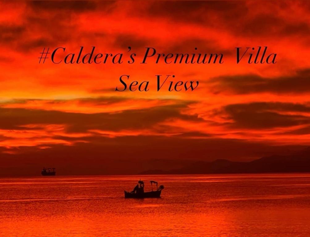 een paar in een boot in de oceaan bij zonsondergang bij Caldera Premium Villa in Kavala