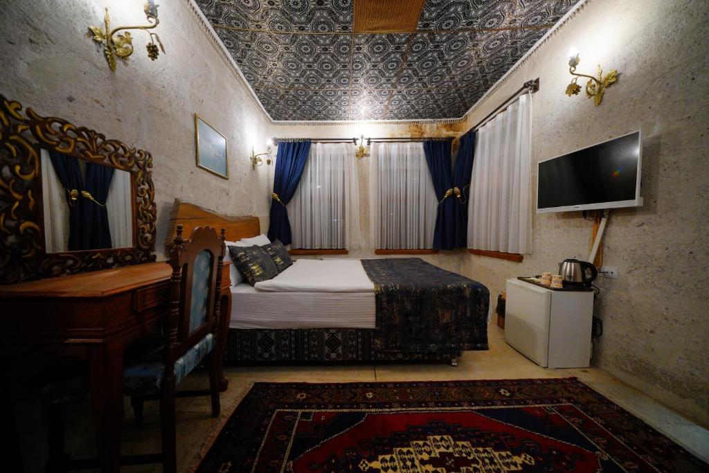 A television and/or entertainment centre at Cappadocia Nar Cave House & Swimming Pool