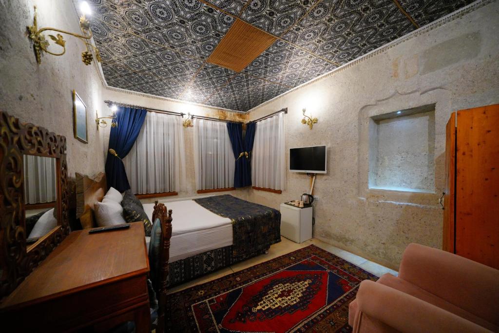 A bed or beds in a room at Cappadocia Nar Cave House & Swimming Pool