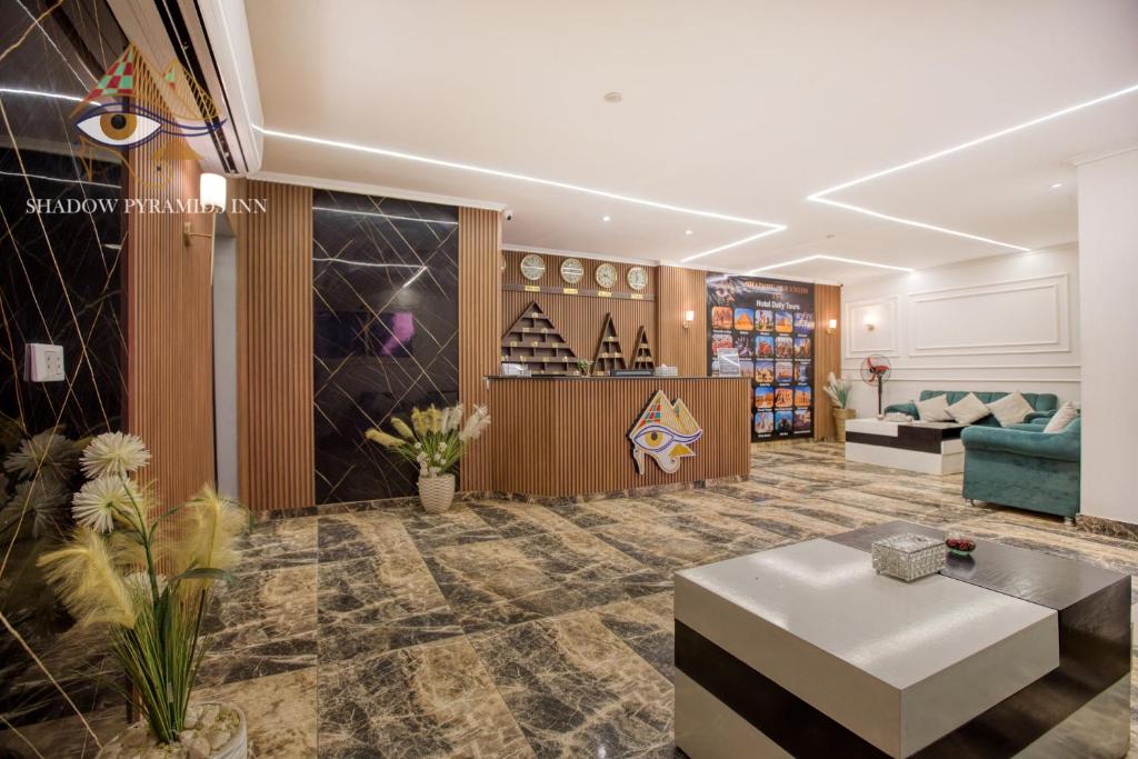Un lugar para sentarse en Shadow Pyramids Suites and Jacuzzi