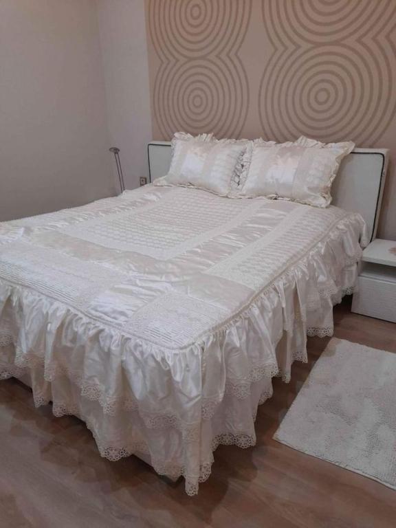 Posteľ alebo postele v izbe v ubytovaní Modern, Quiet & Cozy Apartment in the middle of Downtown near Danube at Fashion street