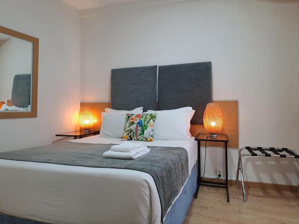 Ein Bett oder Betten in einem Zimmer der Unterkunft Hotel SQUARE