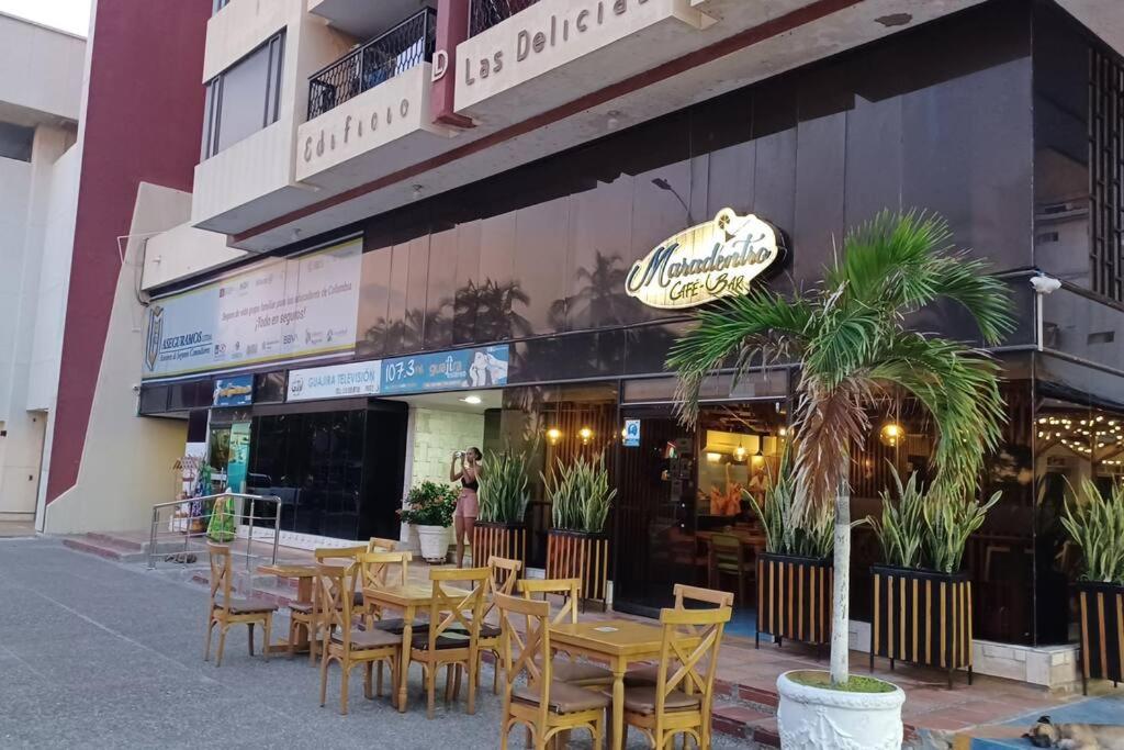 Restaurace v ubytování Riohacha VII amplio e iluminado apartamento en la mejor zona muy seguro