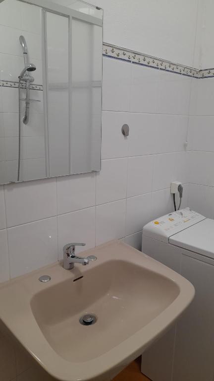 Phòng tắm tại Na Rota - Casa de Praia