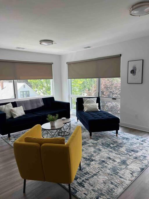 The W Loft Spacious 2 Bed, Private Pool, and Gym, Wyandotte Updated