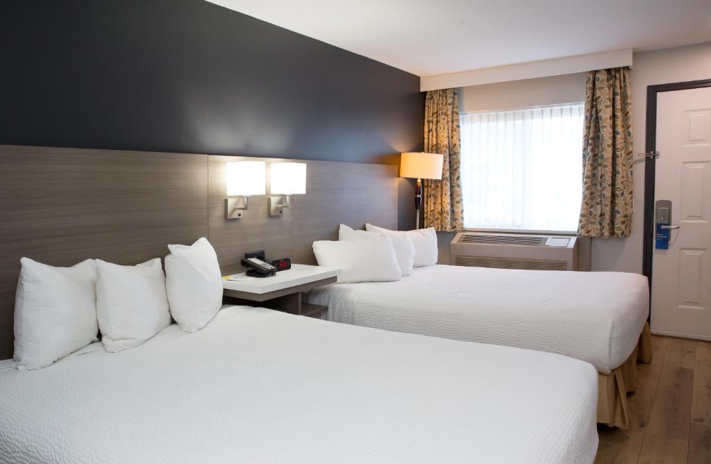 Days Inn by Wyndham Kelowna - Chambre Queen Avec Deux Lits Queen - Non-fumeurs