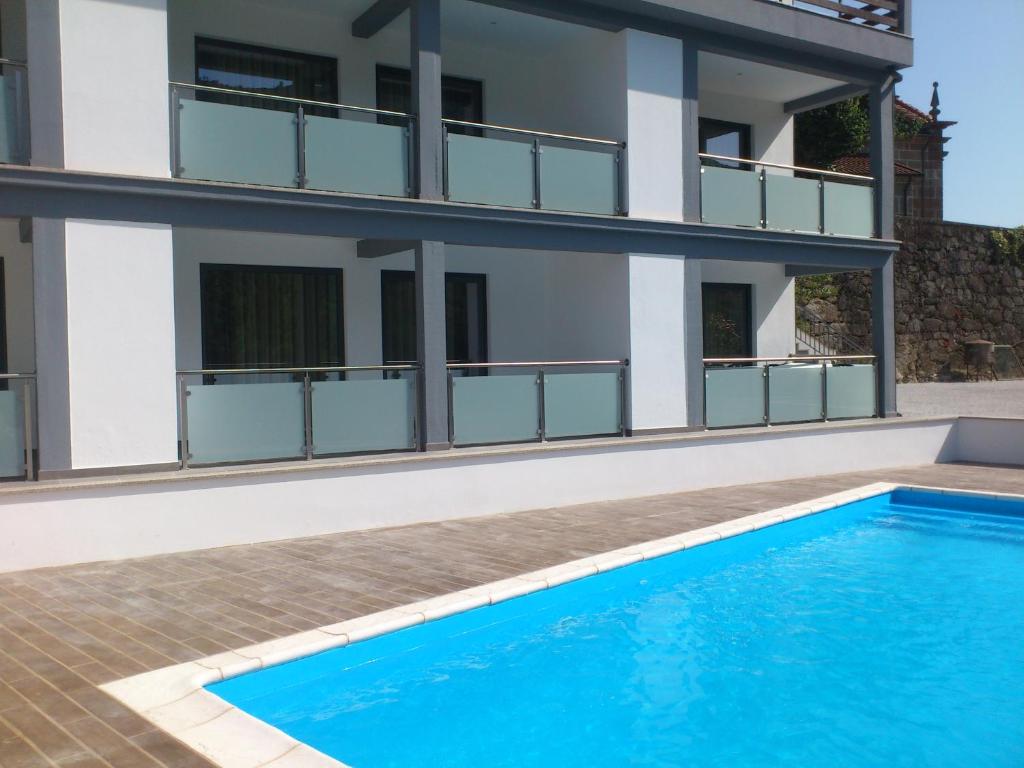 Bazén v ubytování Hotel Lagoa Azul do Geres nebo v jeho okolí