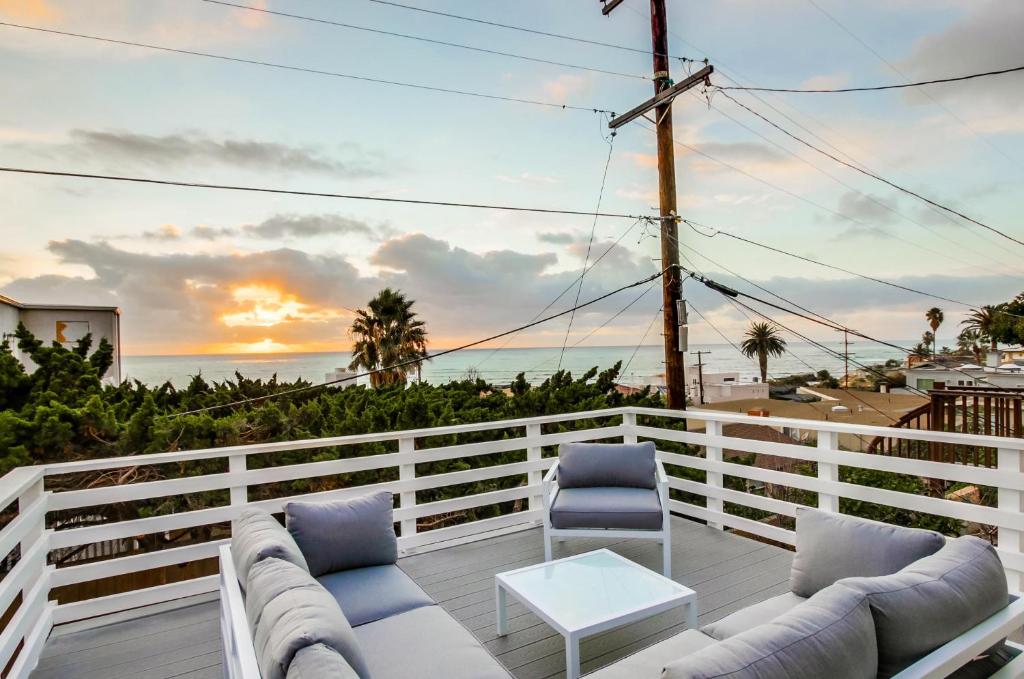 Bird Rock Dreams Ocean Views, Massive Yard, Outdoor Dining, Fast Wifi