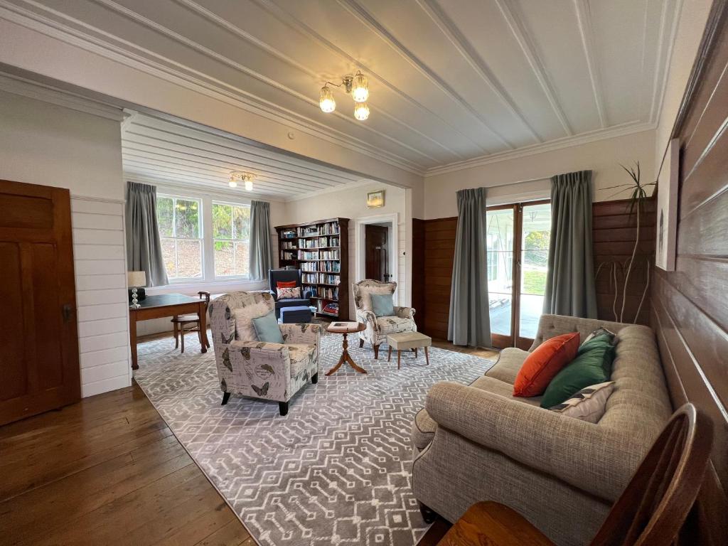 Posezení v ubytování Riverhead Villa