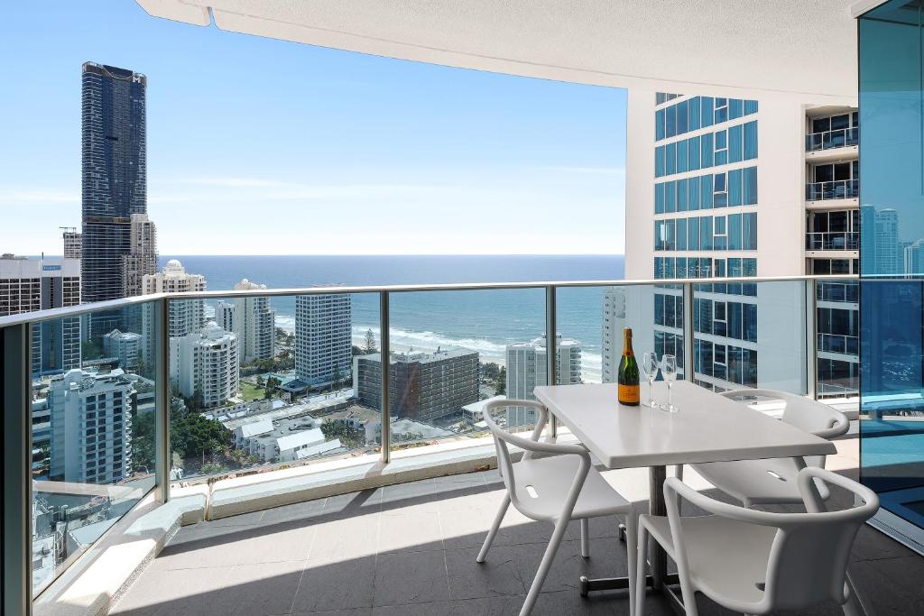 Holiday Holiday H-Residences Apartments - Two Bedroom, Two Bathroom Level 25 Ocean View