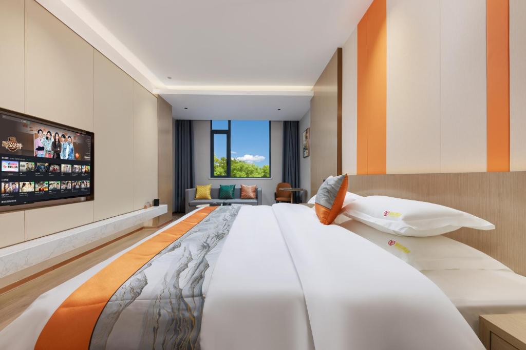 Postel nebo postele na pokoji v ubytování Guangzhou Yachen Hotel