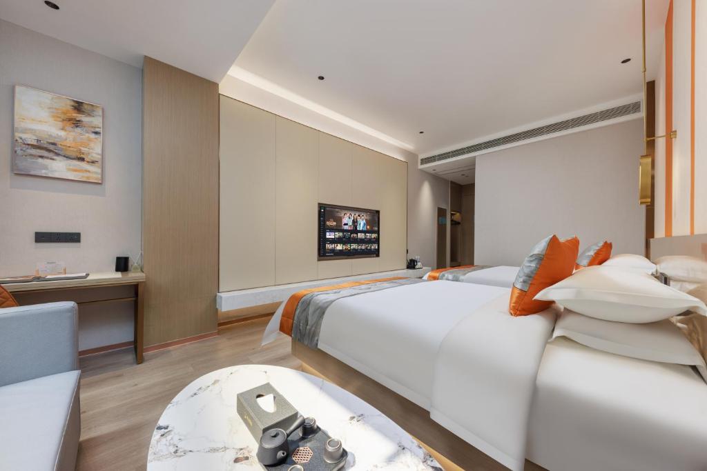 Postel nebo postele na pokoji v ubytování Guangzhou Yachen Hotel