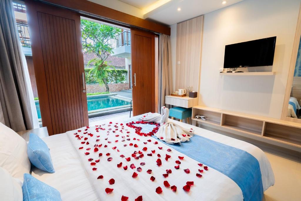 Postel nebo postele na pokoji v ubytování Mahesa Suites Seminyak