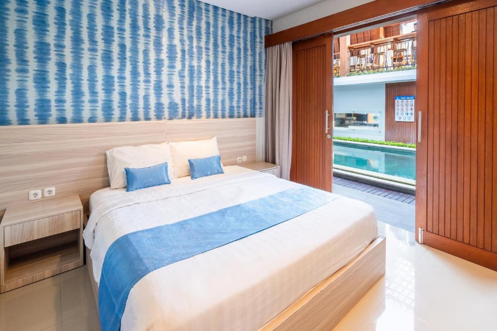 Bazén v ubytování Mahesa Suites Seminyak nebo v jeho okolí