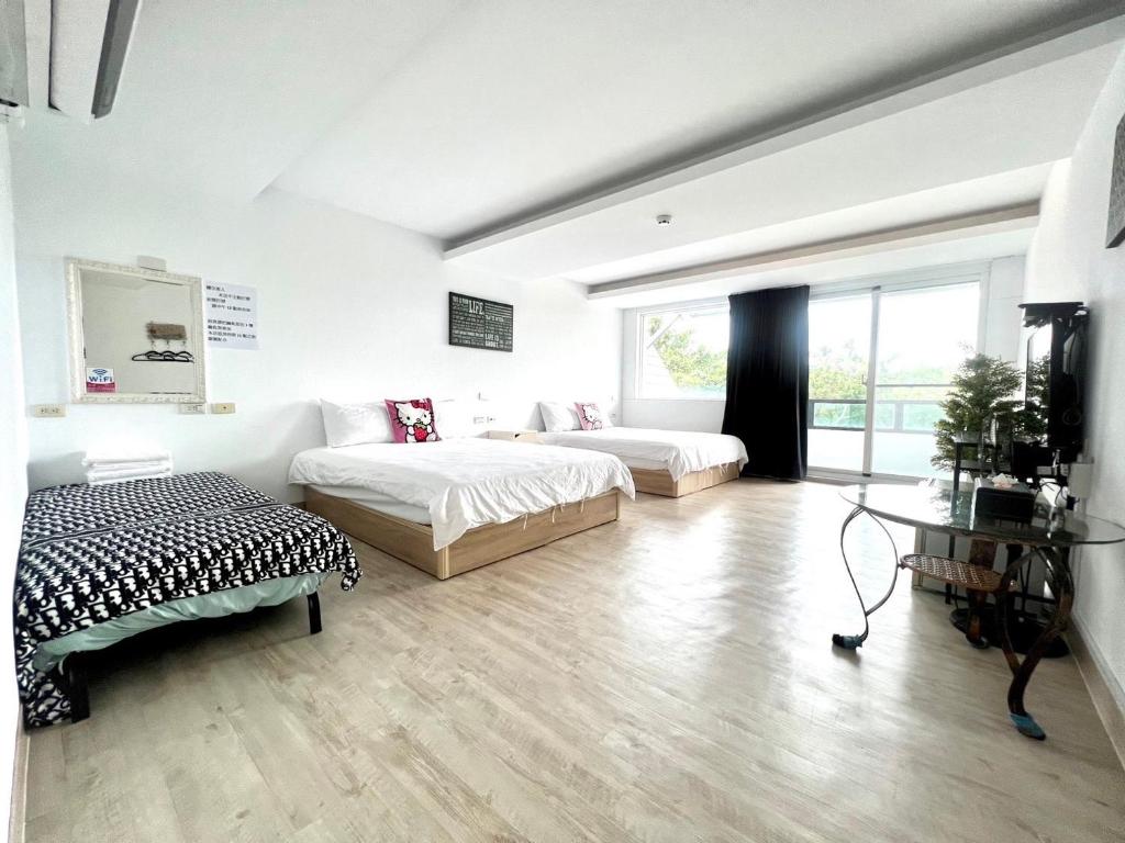 a living room with two beds and a couch at Nanwan 166 in Nanwan