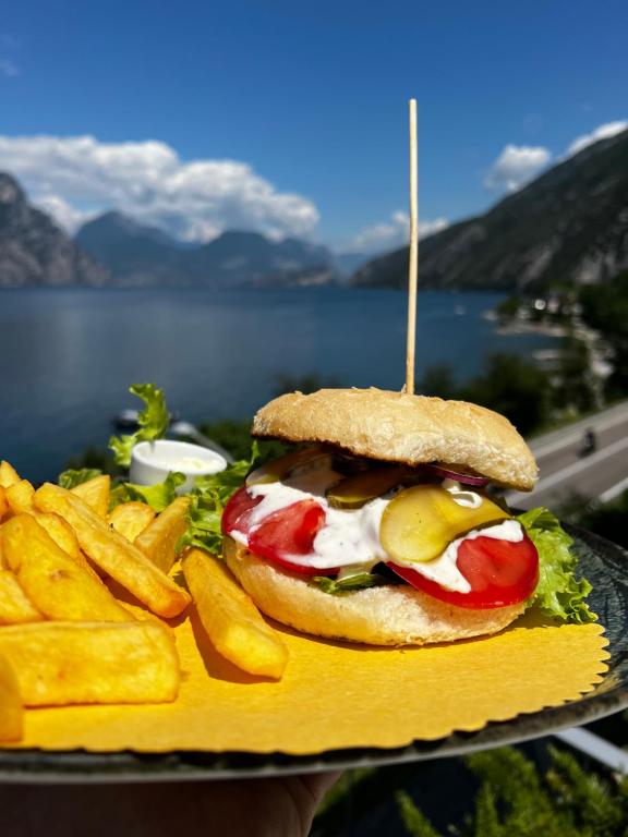 Jídlo v hotelu nebo okolí