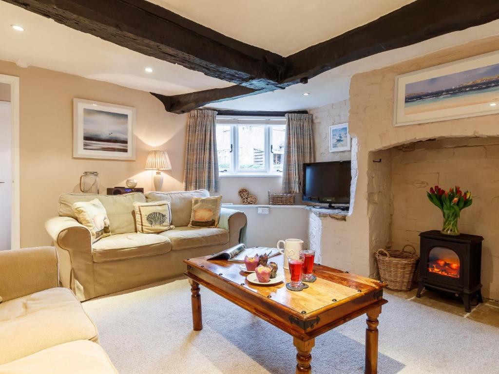 a living room with a couch and a fireplace at 2 Bed in Evesham 49245 in Cleeve Prior