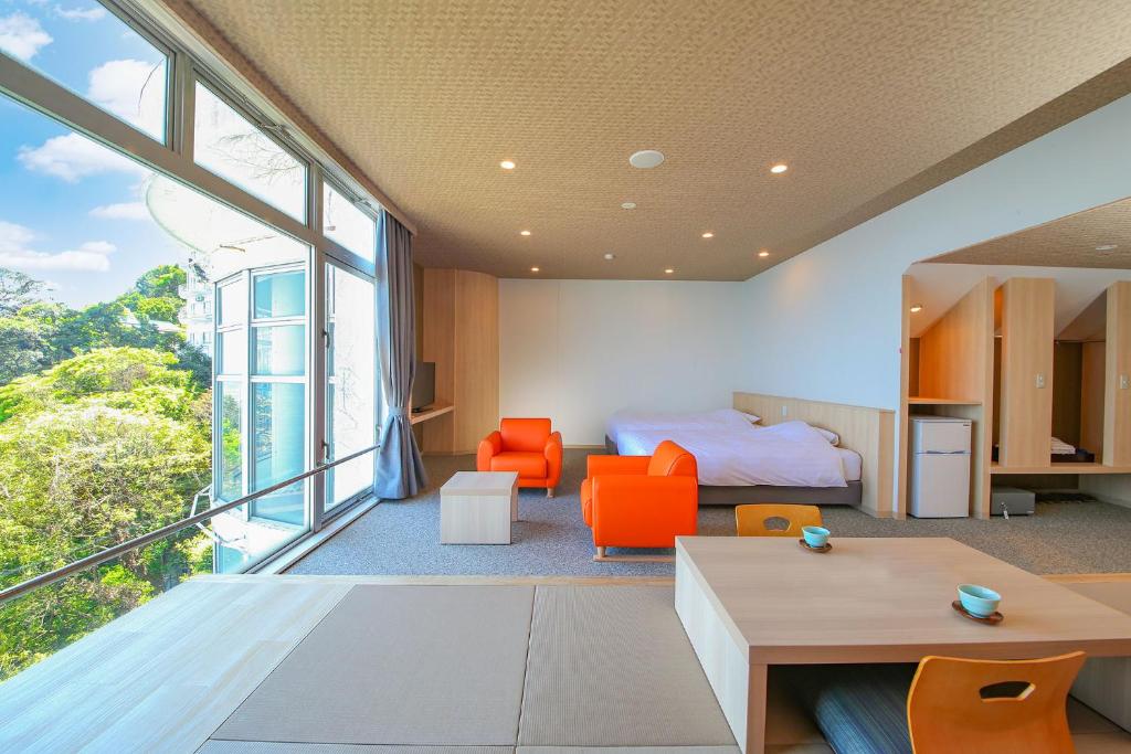 Posezení v ubytování Ooedo Onsen Monogatari Hotel Suiyotei