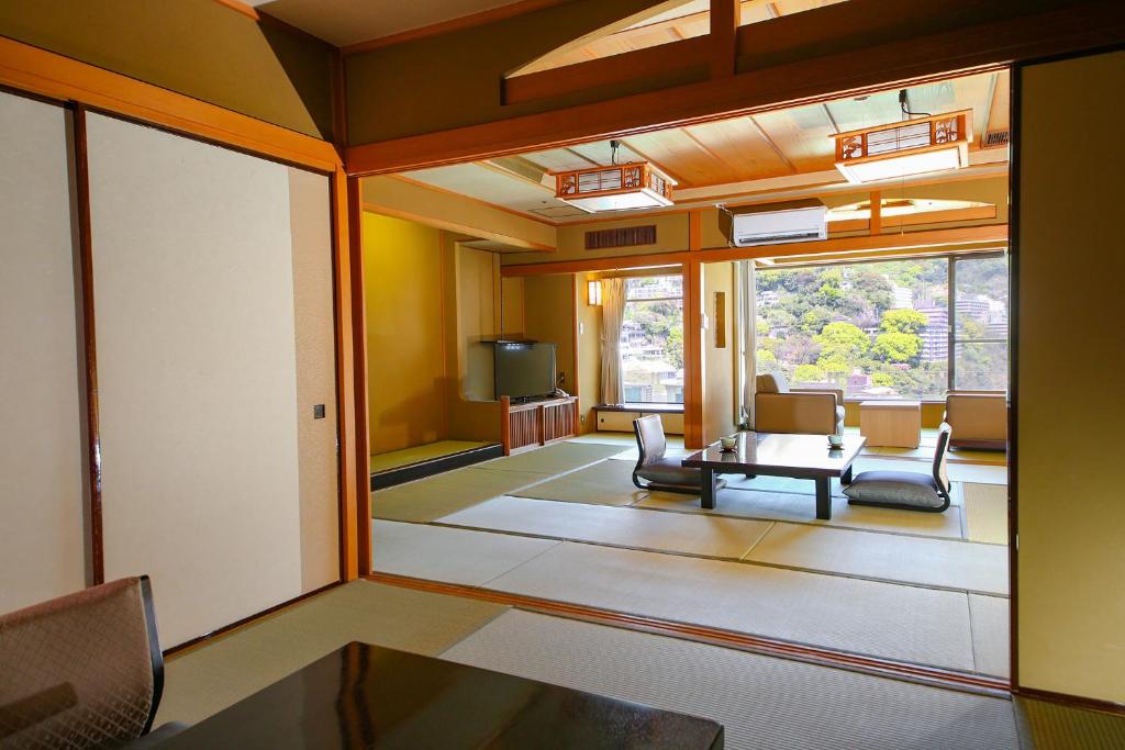 Posezení v ubytování Ooedo Onsen Monogatari Hotel Suiyotei