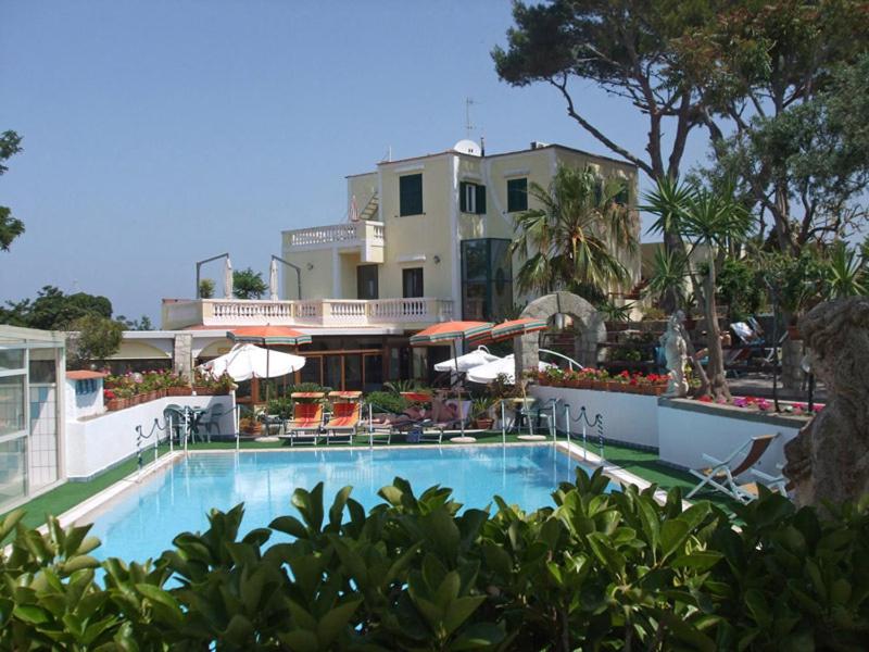 Piscina di Albergo Villa Hibiscus o nelle vicinanze