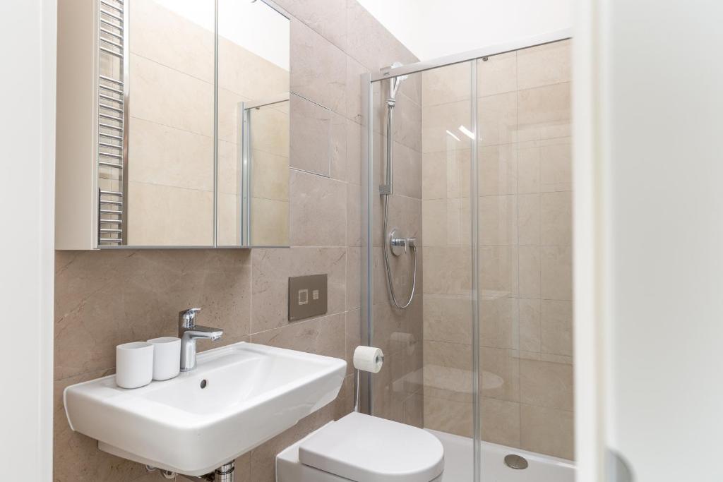 Koupelna v ubytování Bright aparment close to Wenceslas square with parking