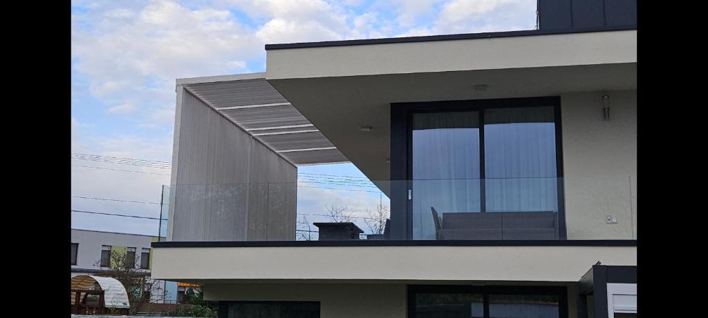 Balkón alebo terasa v ubytovaní Luxury Apartments in Balatonalmádi, Almádi Lux Apartman I - Ocean Blue