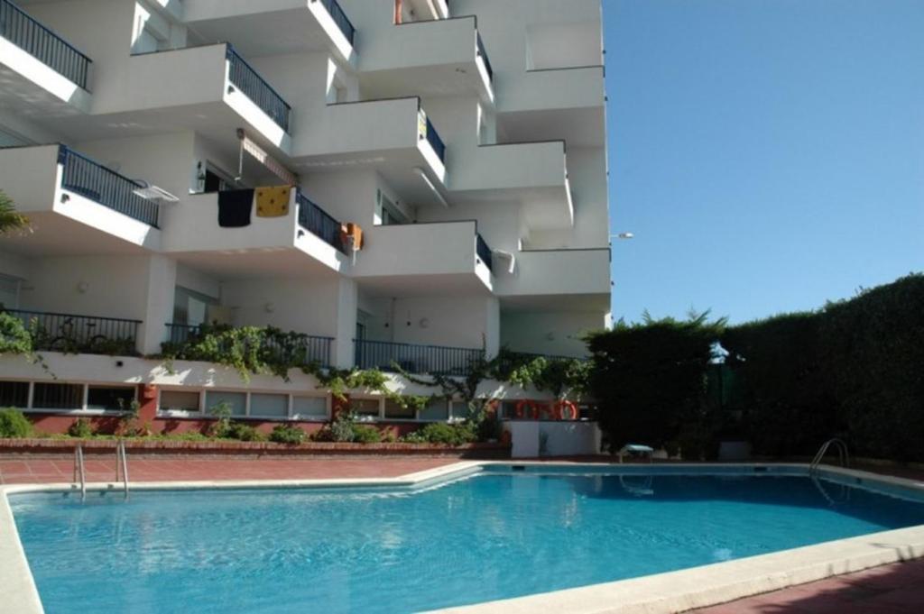 Bazén v ubytovaní Passeig Del Mar - apartamentos primera linea alebo v jeho blízkosti