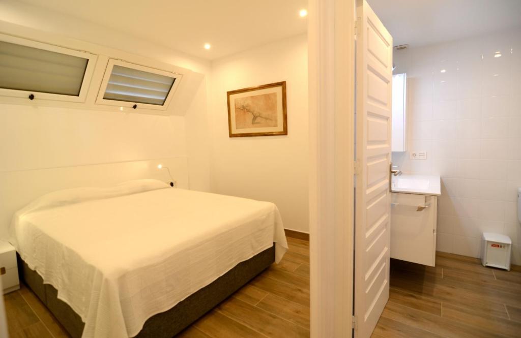 Posteľ alebo postele v izbe v ubytovaní Passeig Del Mar - apartamentos primera linea