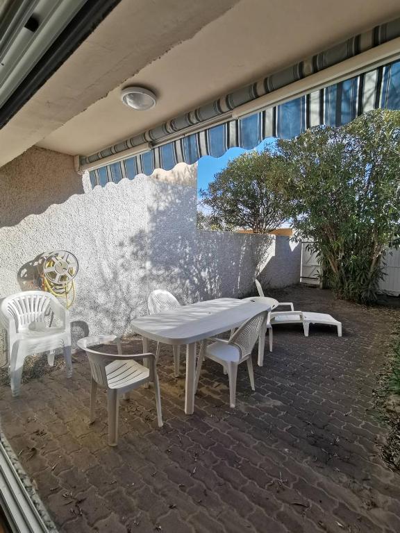 Balkón alebo terasa v ubytovaní 003 Sun Village 87 Cap d'Adge
