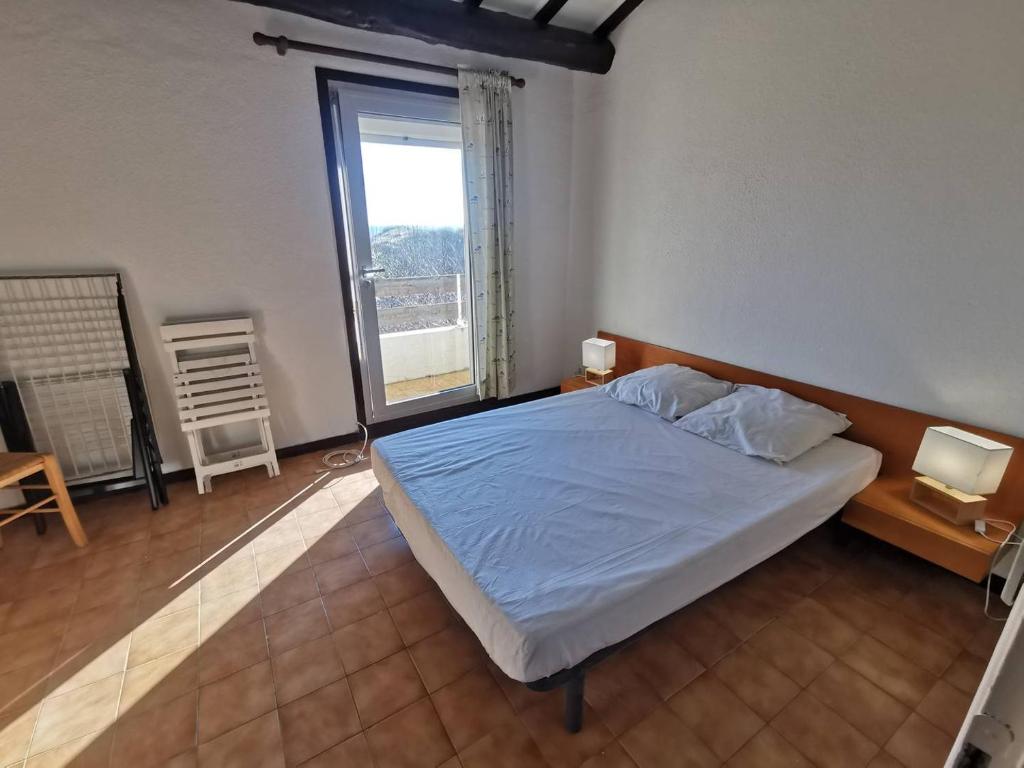 Posteľ alebo postele v izbe v ubytovaní 003 Sun Village 87 Cap d'Adge