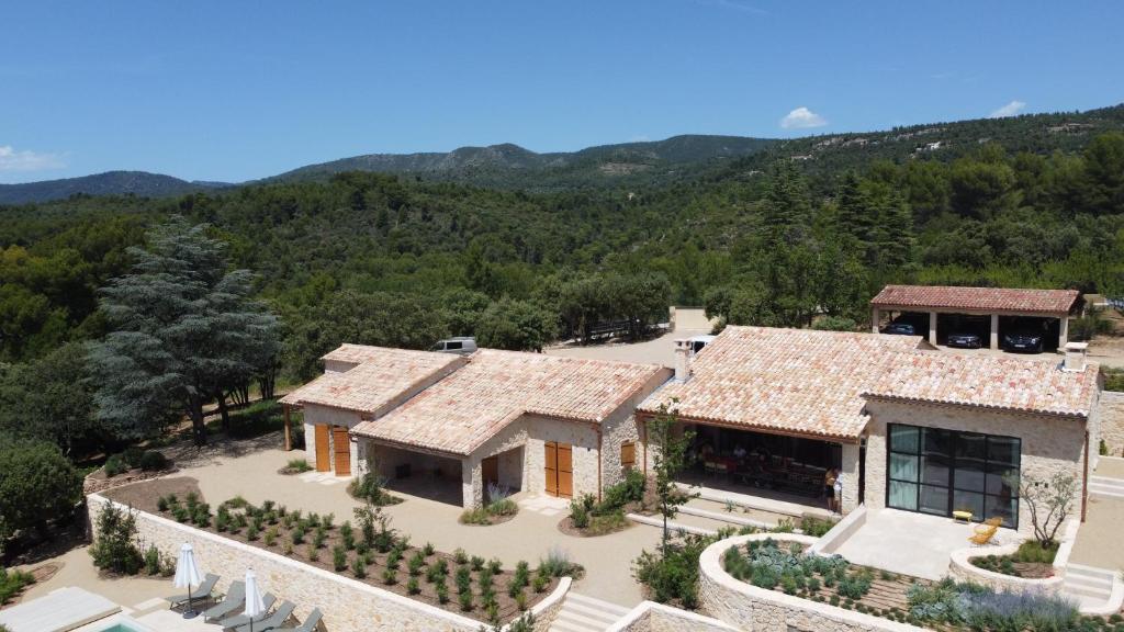 an aerial view of a house with mountains in the background at L'escapade dans le ciel in Tourtour