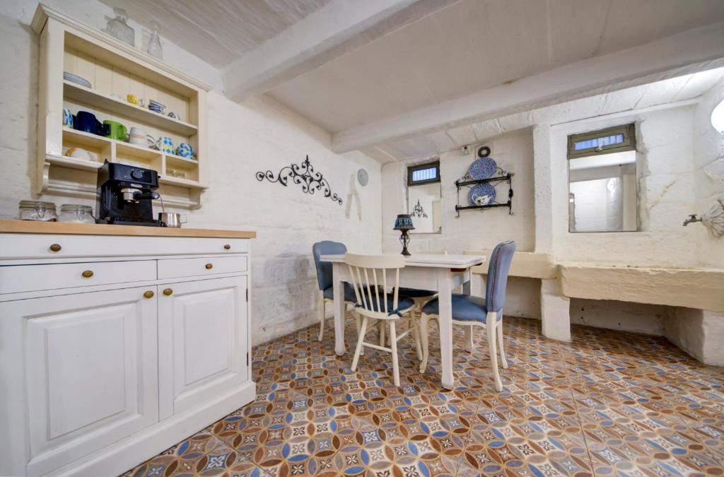 Kuchyň nebo kuchyňský kout v ubytování Boho Rooms Sliema