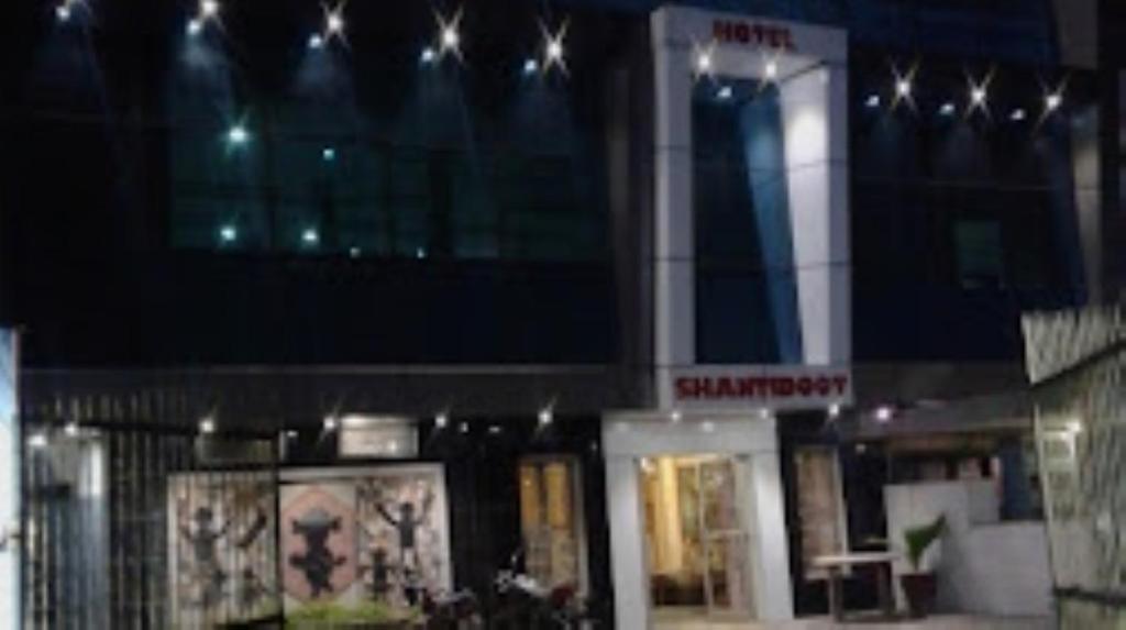 a building with lights on top of it at night at HOTEL SHANTIDOOT , Gadarwara in Gādarwāra