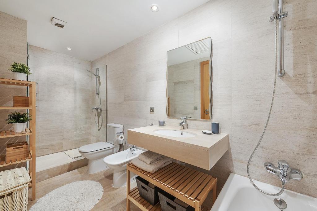 Kúpeľňa v ubytovaní Penthouse Rosas 1C