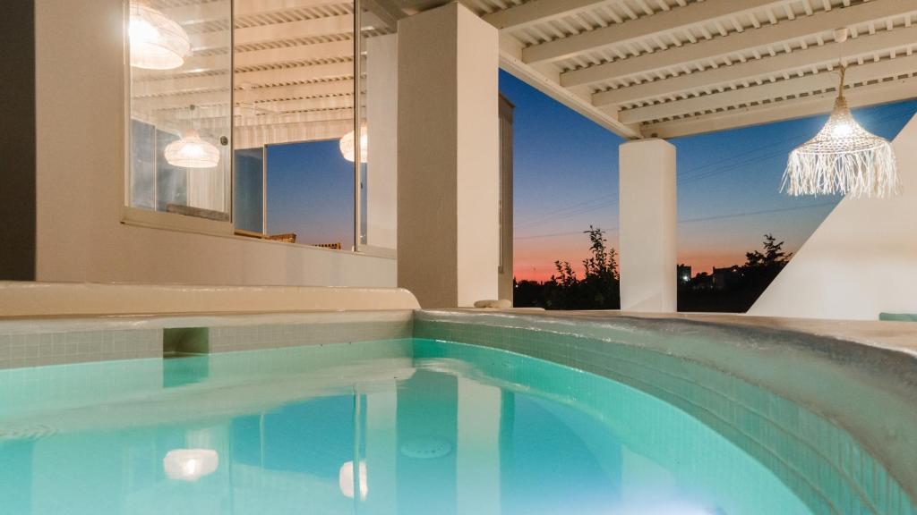 een zwembad voor een huis bij Aeolos Villas Sustainable Living in Agkidia